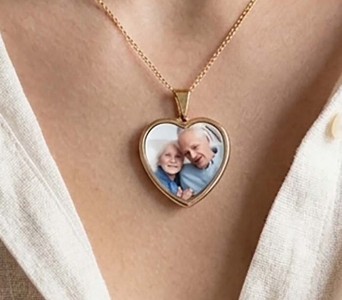 Medallas personalizadas con foto en corazón dorado