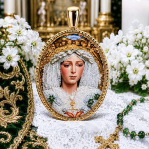Medalla Oval Virgen de la Esperanza Macarena en Plata de Ley chapada oro 24 x 18 mms.