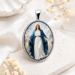 Medalla Oval Virgen Milagrosa en Plata de Ley 24 x 18 mms.