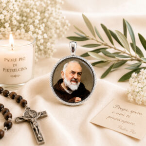 Medalla Redonda Padre Pío de Pietrelcina en Plata de Ley 22 mms.