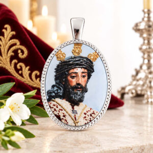 Medalla Oval Cristo de la Sentencia de Sevilla en Plata de Ley 24 x 18 mms.