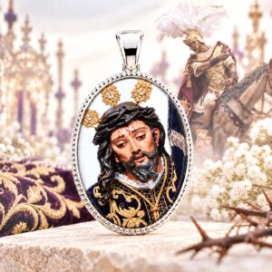 Medalla Oval Cristo de las tres caidas de Sevilla en Plata de Ley 24 x 18 mms.