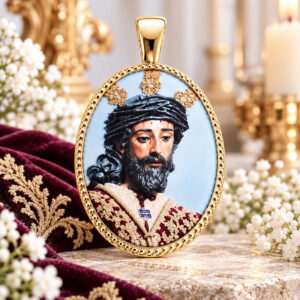 Medalla Oval Cristo de la Sentencia de Sevilla en Plata de Ley Chapada En Oro 29 x 21 mms.
