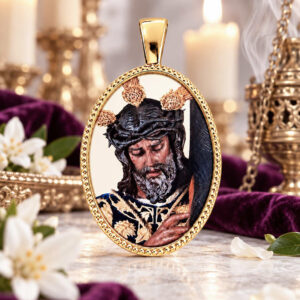 Medalla Oval Padre Jesús de la Salud de Sevilla en Plata de Ley Chapada En Oro 29 x 21 mms.